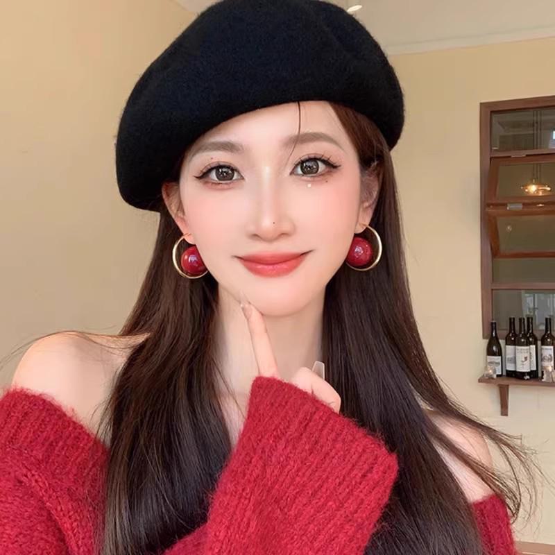 French Retro Earrings: Luxurious, Simple, High-End Design for Women