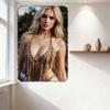 Vintage Retro Blonde Frau mit gewelltem Haar Fransen-Neckholder-Oberteil Metallblechschild für Heimbar Man Cave Dekoration