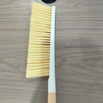

Large soft hair long handle bed brush, bedroom anti-static dust removal artifact, sofa gap hair cleaning bed broom