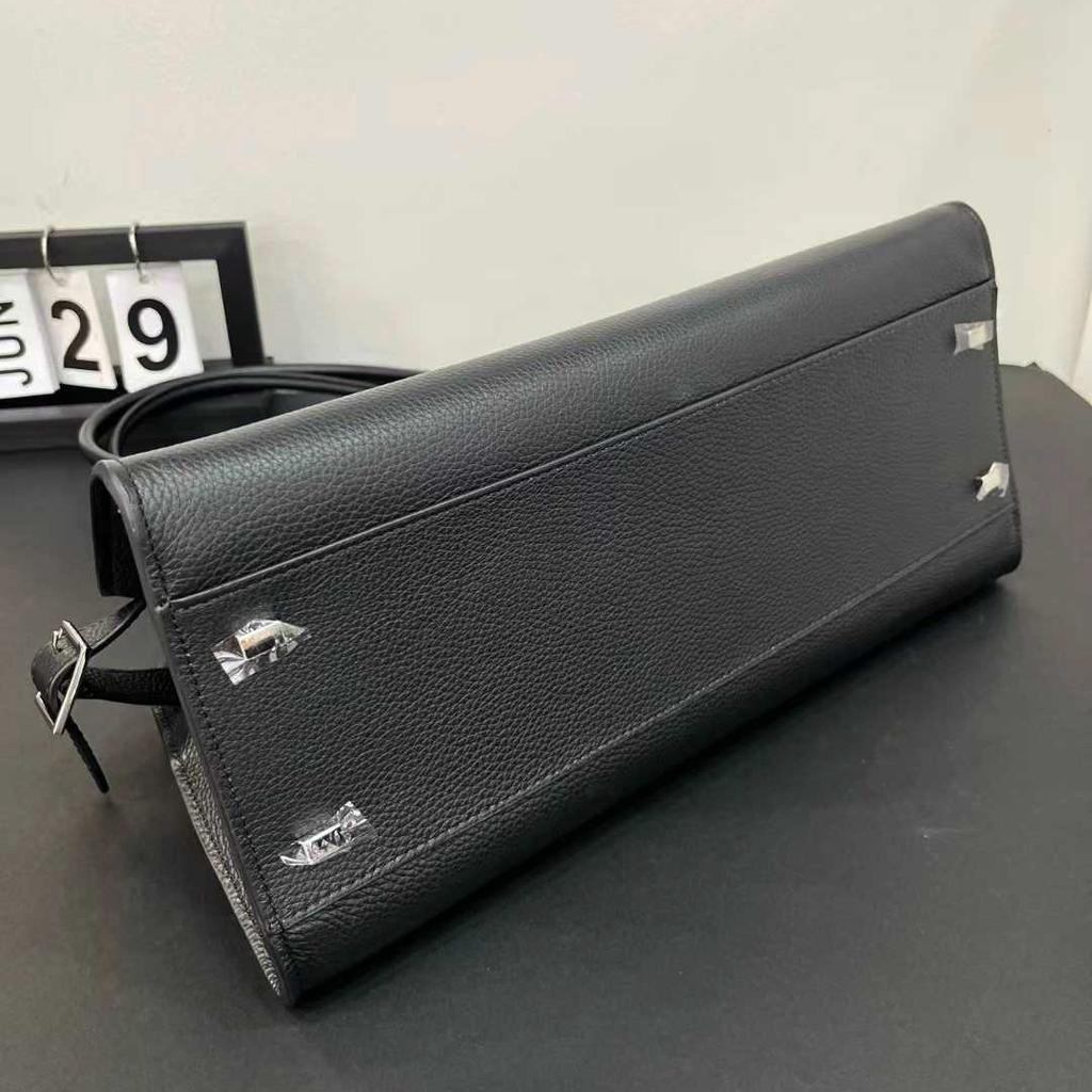 2026 Minimalist Style One-shoulder Tote Bag Top Layer Cowhide Large-capacity Bag Women's Commuter Armpit Bag Handbag Cross-border