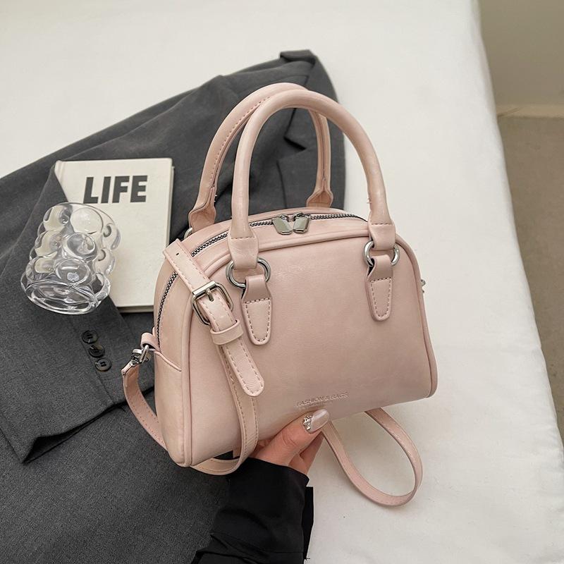 High-end niche bag women's new spring and summer fashion versatile messenger bag casual portable pillow bag