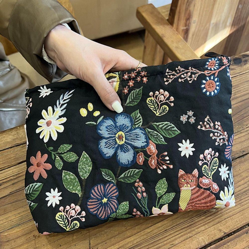 

Korean Style Embroidered Cosmetic Bag Large Capacity Clutch Makeup Bag Student