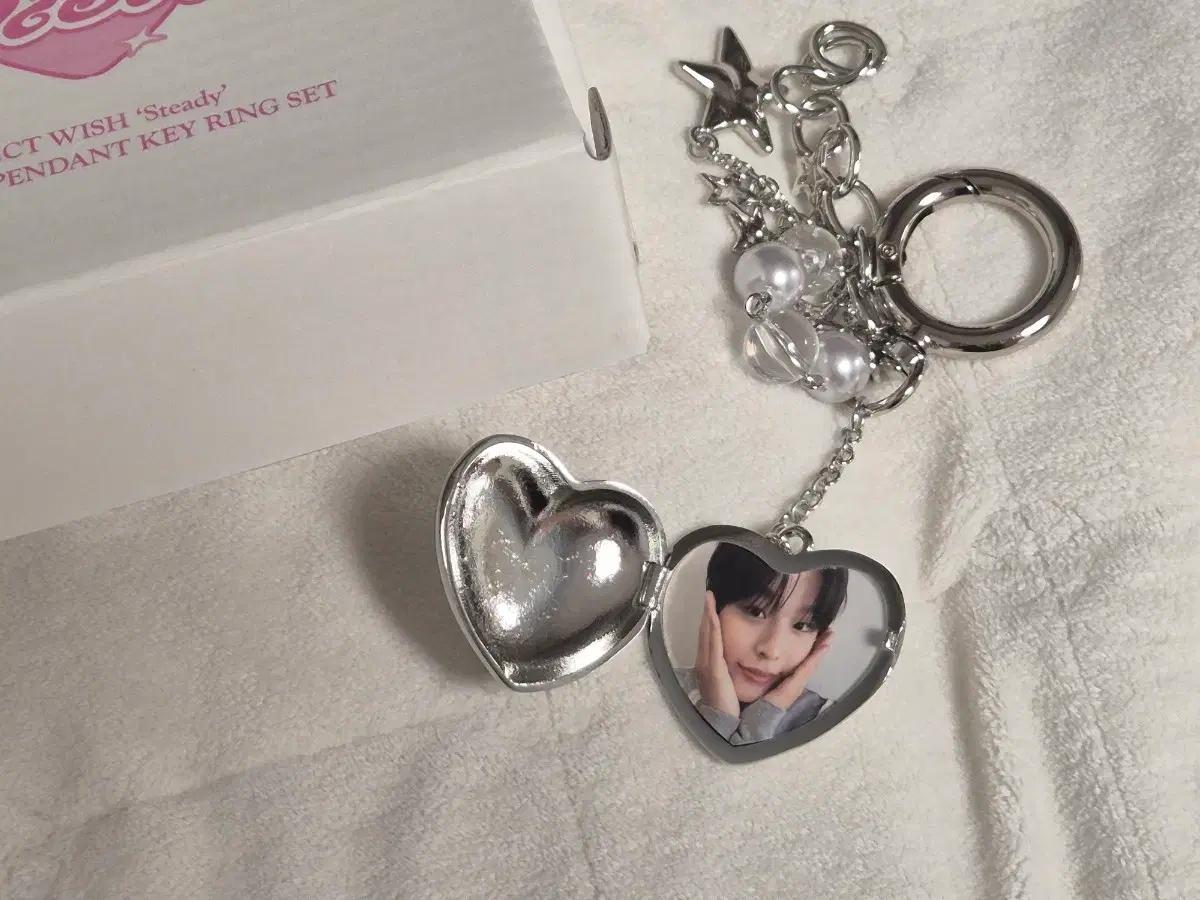

NCT Wishlist Heart Pendant Key Ring Used