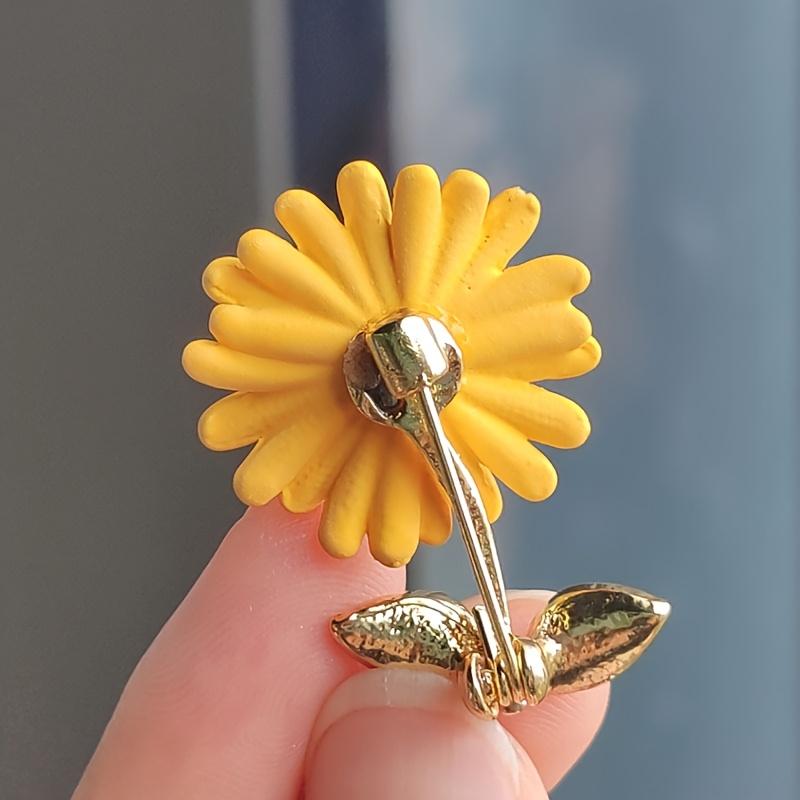 1PC Enchanting Sunflower Brooch - Cute and Fashionable Yellow Flower Accessory with Shining Leaf Design