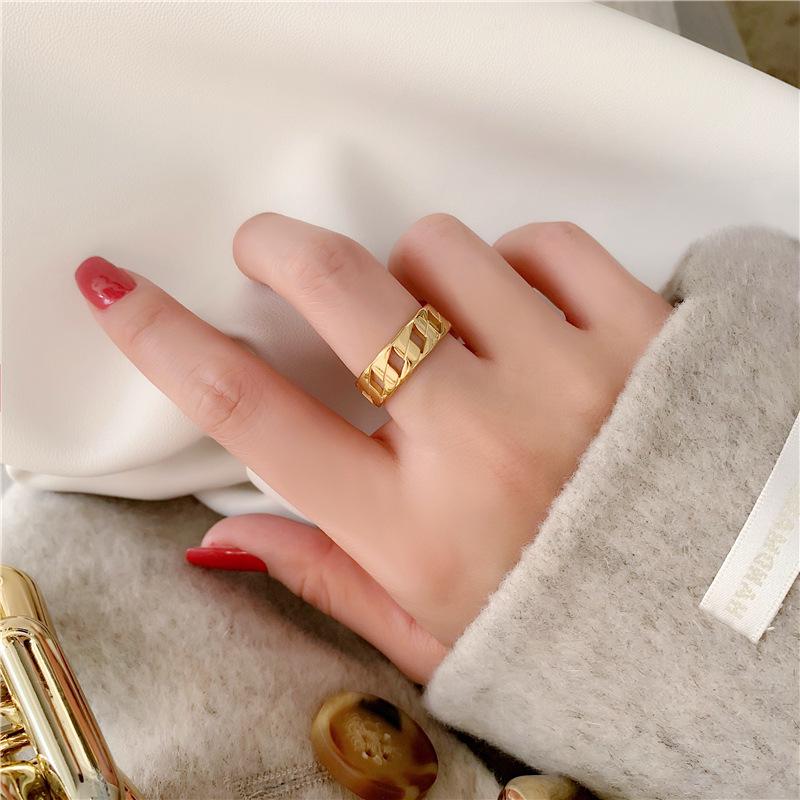 Wangdings Retro Titanium Steel 18K Gold Plated Ring for Women - Simple, Fashionable, Hollow Design