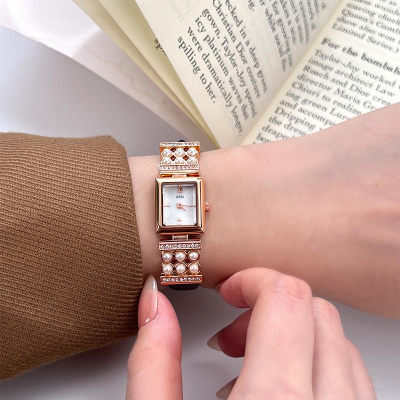 Light Luxury High-End Pearl Women'S Watch Niche High-Value Medieval Quartz Watch Women'S Waterproof Fritillary Watch