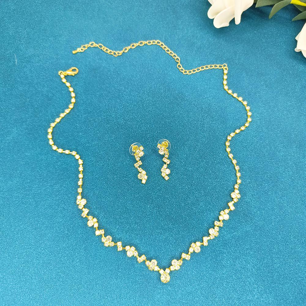 Elegant Bridal Necklace and Earring Set: Fashionable and Versatile Jewelry