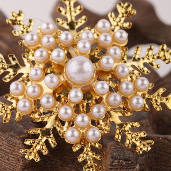 1/2/6Pcs Golden Metal Napkin Ring Faux Pearl Decor Snowflake Design Winter-themed Napkin Holders Weddings Parties Table Decor