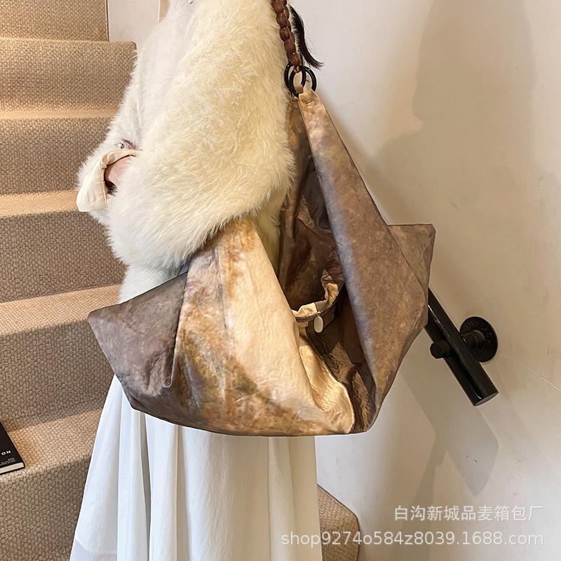 

New Chinese-style manufacturer single shoulder armpit bag women s large-capacity commuter tote bag niche literary printing dumpling bag хаки