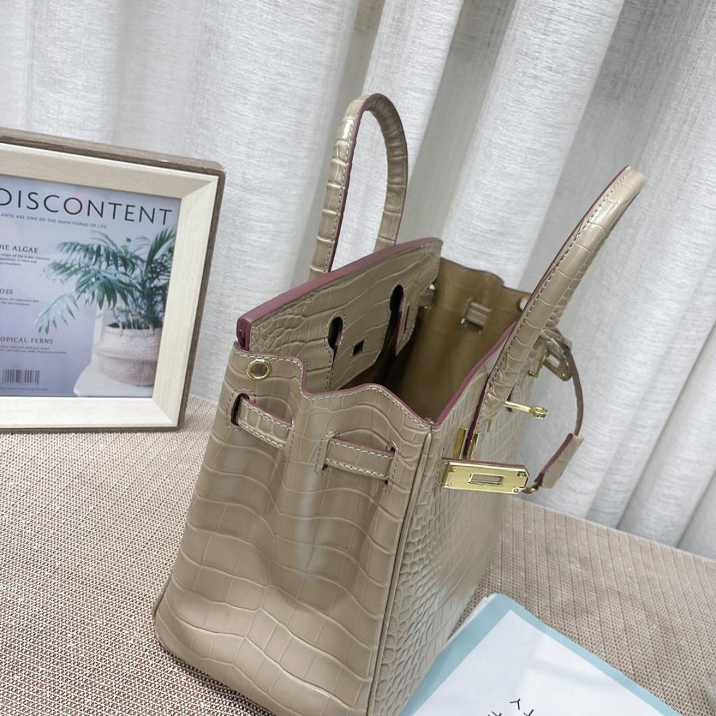 Borsa a tracolla da donna in pelle di vacchetta pressata effetto coccodrillo verniciata platino con tracolle per pendolari di grande capacità fonte