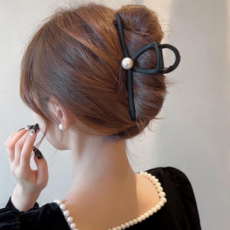 Ins Simple and Fashionable Design Large Pearl Hairpin Niche Personality Trend Disc Hair Grab Clip Temperament Hair Accessories
