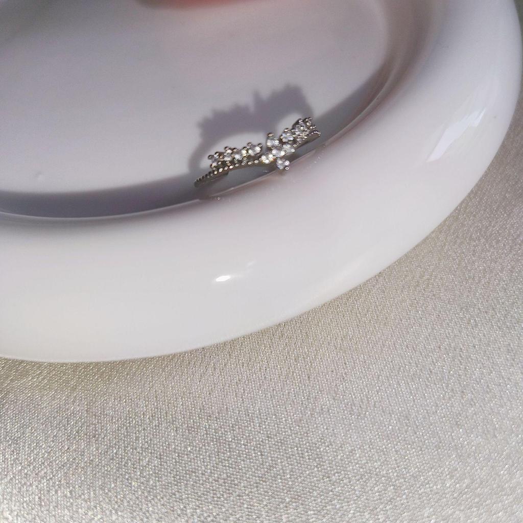 Prsten s korunkou ze zirkonu v korejském stylu: Trendy, Luxusní a Módní Nastavitelný Design