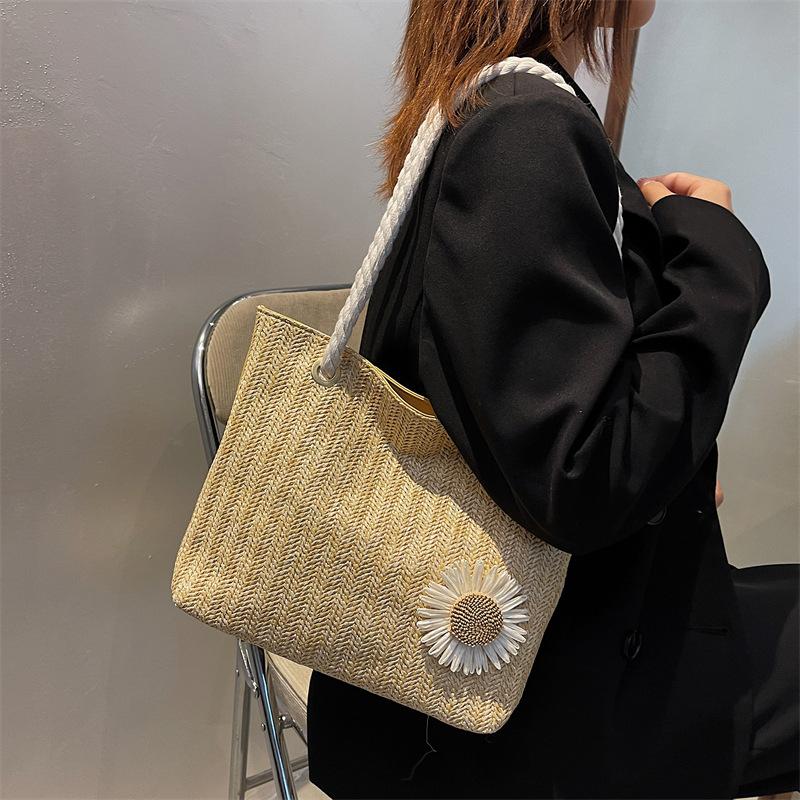 Large Capacity Woven Bag Women's Autumn 2025 New Trend Fashion Shoulder Armpit Bag Casual Foreign Style Portable Big Bag