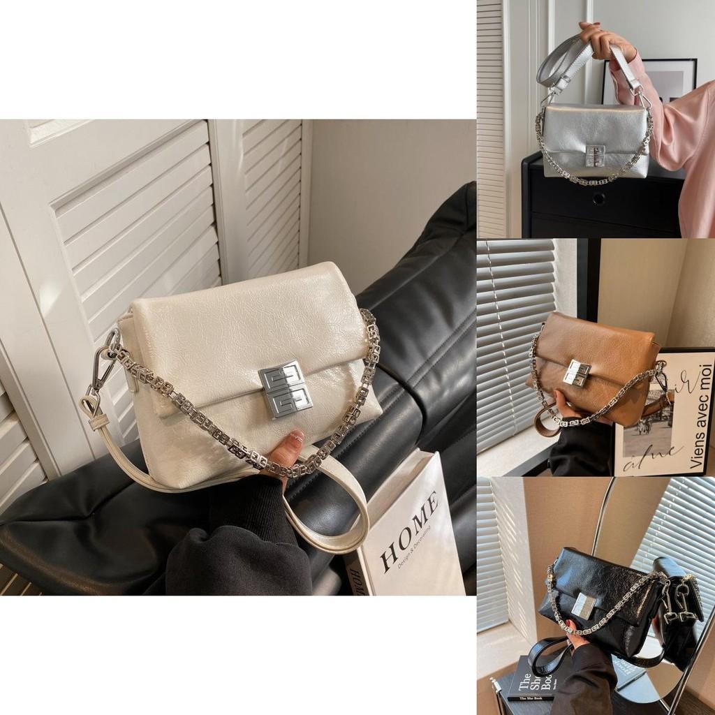 High-quality Silver Chain Crossbody Bag For Women Providing A Modern Touch And Soft Feel For Outfits