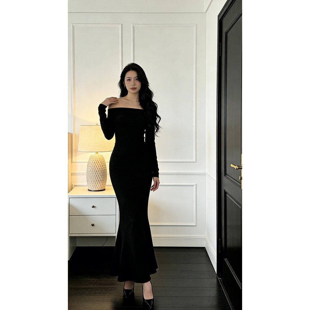 

Elegant One-Shoulder Winter Dress with Blooming Lotus Design and Red-Bottom Skirt S