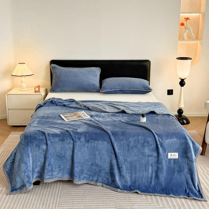 New Solid Color Flannel Blanket Blanket Casual Nap Office Comfortable and Warm Solid Color Milk Blanket