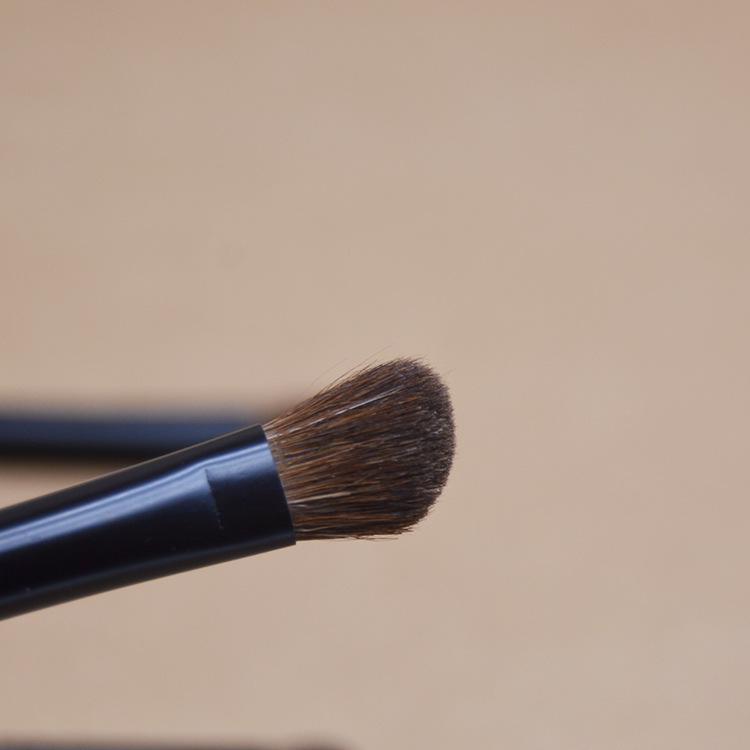 Pony Hair Angled Eyeshadow & Contour Brush for Highlight Blending