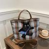 Stilvolle, geräumige Schultertasche mit Cartoon-Motiv aus der Winterkollektion in Blau und Braun
