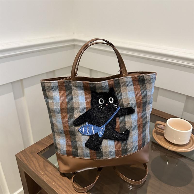 Stilvolle, geräumige Schultertasche mit Cartoon-Motiv aus der Winterkollektion in Blau und Braun