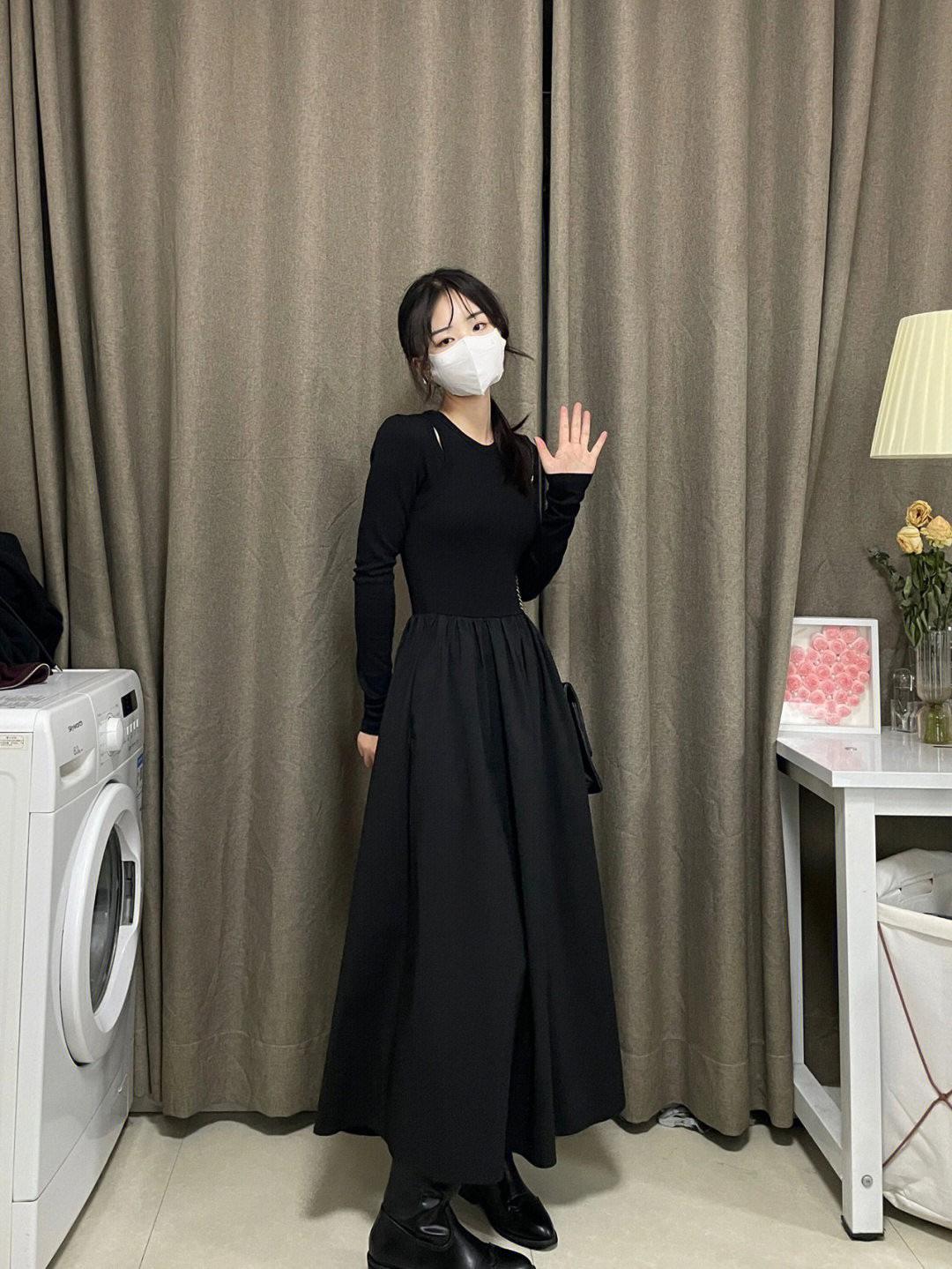 

Autumn and winter new retro Hepburn style off-the-shoulder knitted long-sleeved dress, women s design sense, niche temperament, long dress inside S чёрный
