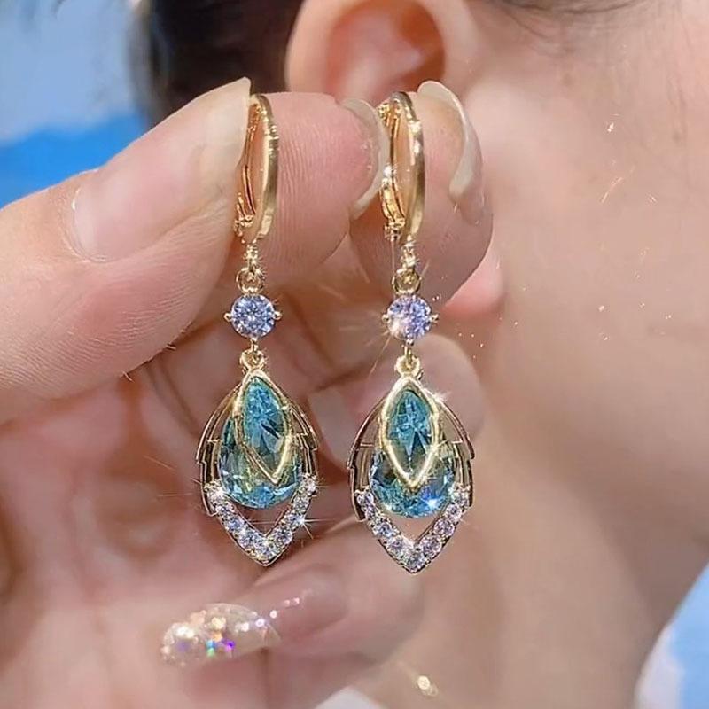 

Sky Blue Diamond Shaped Water Droplet Earrings with Female Design, Fresh and Versatile Earrings, Square Round Face, Fashionable Earrings