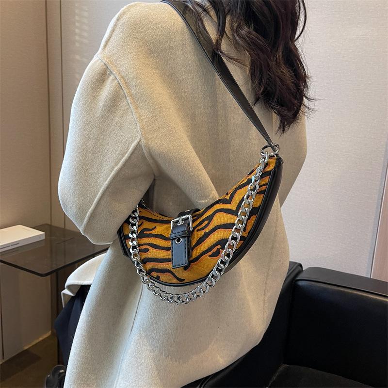 

Unique niche design bag 2025 new women s bag popular temperament versatile shoulder underarm bag hand bag 26*6*12 чёрный