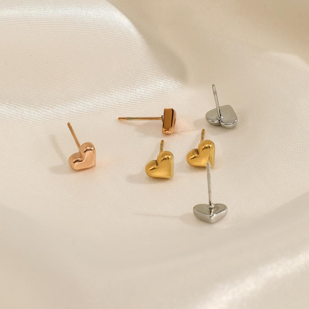 Love Stud Earrings, European and American Fashion Simple Popular Peach Heart Stainless Steel Stud Earrings, Female Personality Versatile Heart-shaped