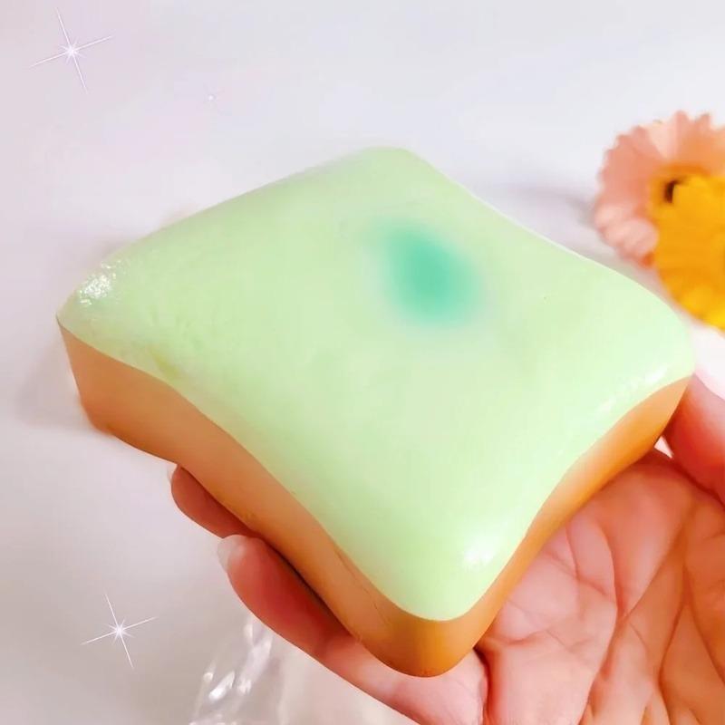 Realistyczny Maślany Tost Squishy Miękka Zabawka Fidget Powolne Odbicie Ściskanie Ręką Ulga w Stresie Sensoryczny Prezent na Codzienny Relaks