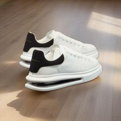 Neue Herrenschuhe Frühlingstrend Innere Höheneinlage Sportschuhe und Freizeitschuhe Board Schuhe Luftpolster Weiße Schuhe Dünne Trendschuhe