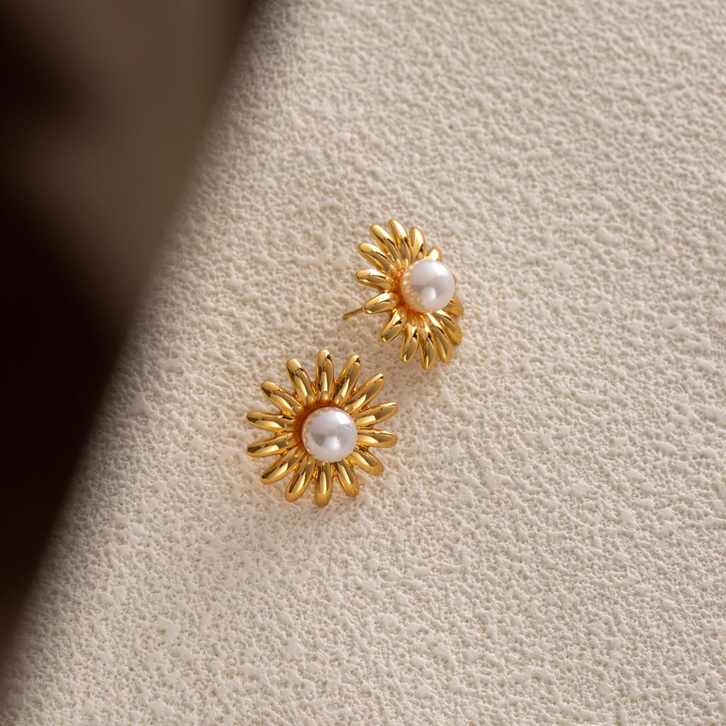 Metal Style Retro Pearl Earrings, High-End Sunflower Maple Leaf Stud Earrings, Niche Temperament Exaggerated Earrings
