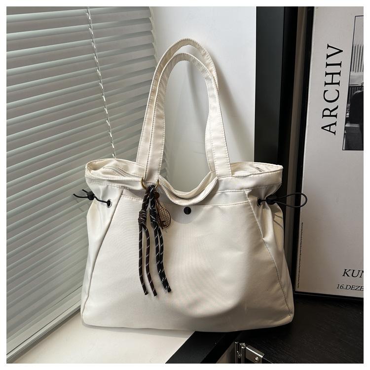 The New Pleated Strap Is Popular This Year, Large-capacity Summer Pendant, Solid Color Shoulder Tote Shoulder Bag.