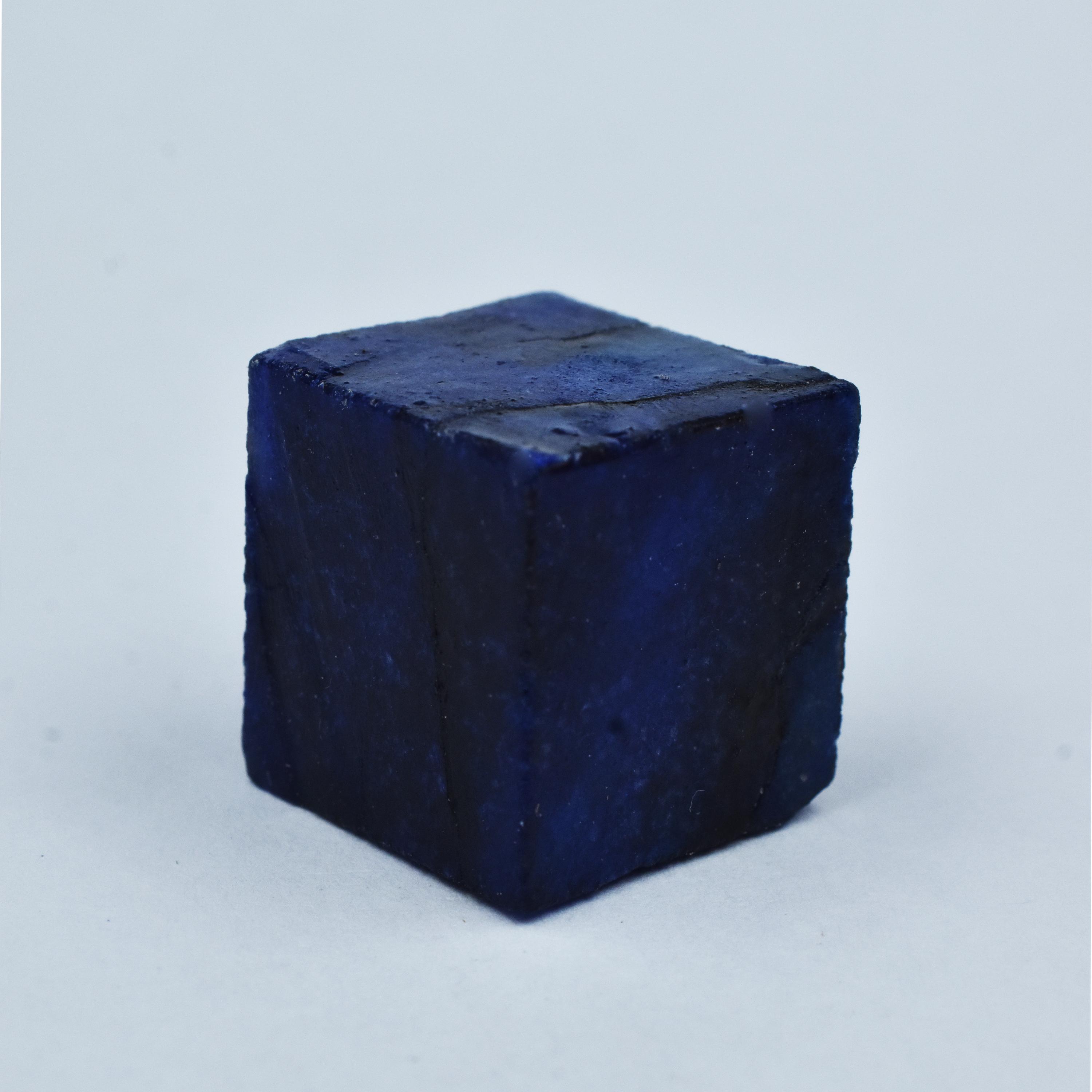 

Сапфір блакитний 90.60 Карат Натуральний Неогранований Необроблений Сертифікований Розсипний Дорогоцінний Камінь AR-3028-S 19.9 mm approx синій