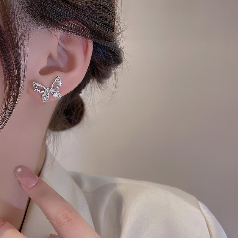 Elegant Sparkling Diamond Butterfly Stud Earrings for Women - Fashionable, Sweet, and Trendy Light Luxury Style