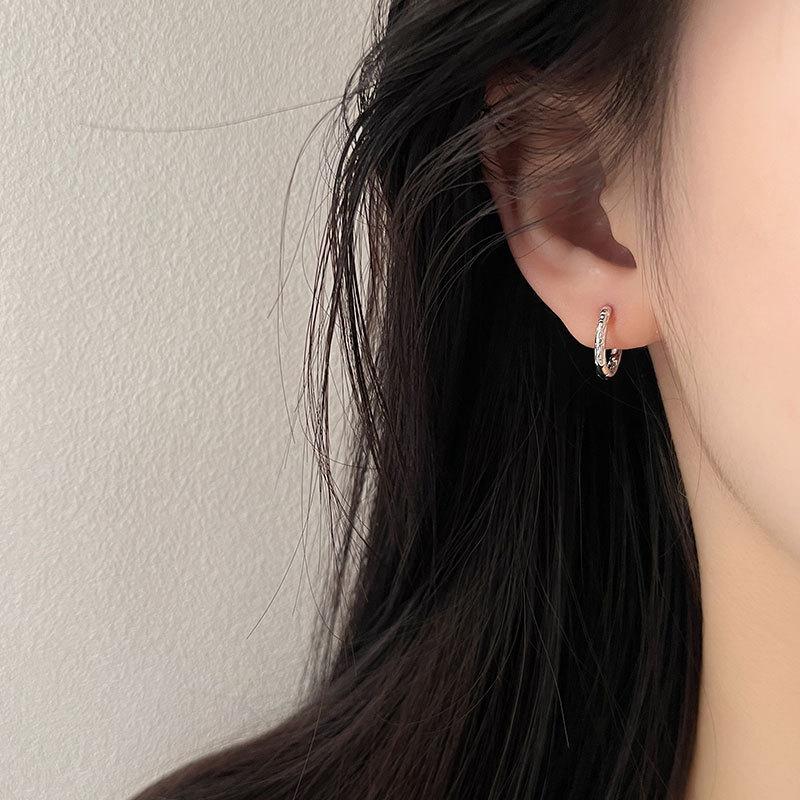 Ambassadian Ear Buckle Texture Lava Earrings Personal Ear Ring Cold Air and Fashionable Pattern Geometric Geometry