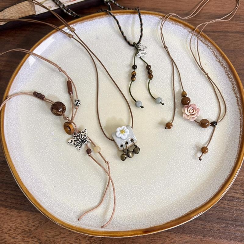 Exquisite Halskette im traditionellen chinesischen Stil Ethnischer Stil Anhänger Halskette Antike Kordel Schmetterlingsblumen-Charms Kette