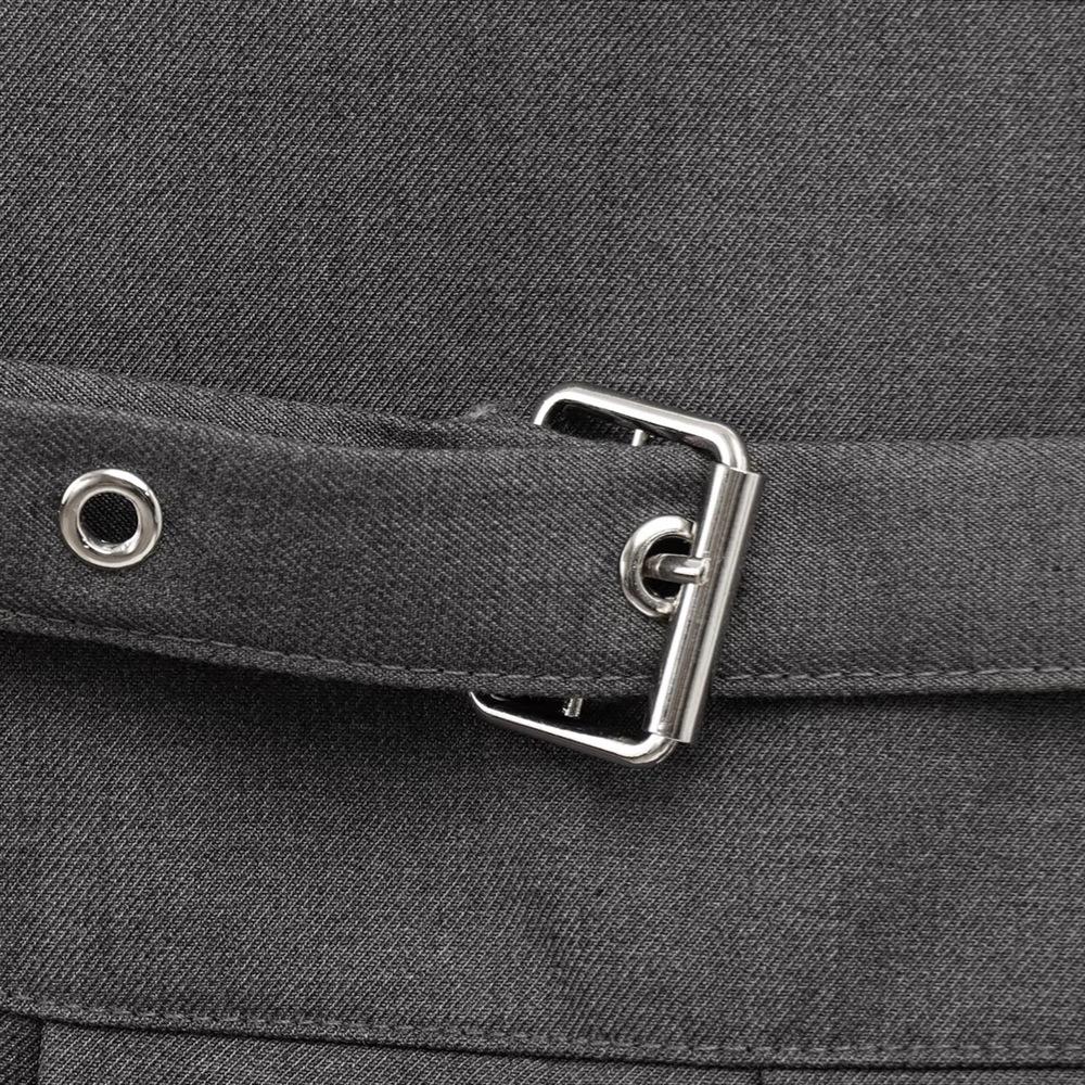 Frühling 2025 Damenmode: Schlanker Minirock mit hoher Taille und Falten, mit Gürteldetail