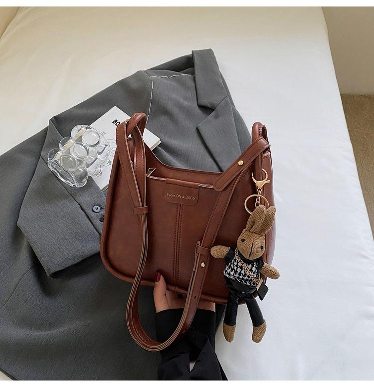 

Retro popular Korean small satchel 2025 new fashion messenger bag casual versatile shoulder bag commuter bucket bag коричневый