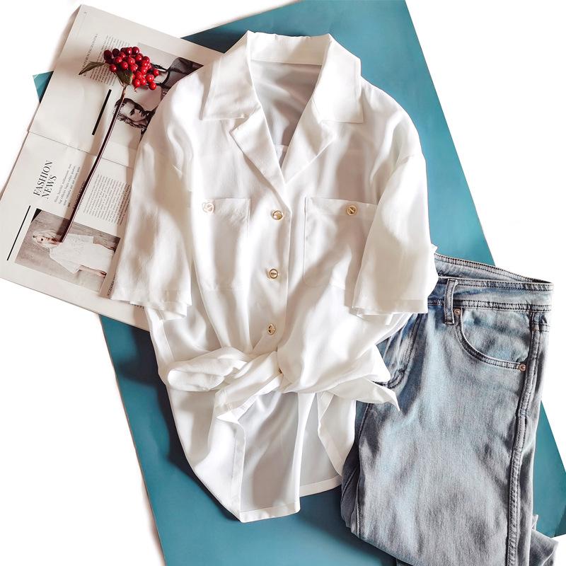 

Женская белая шелковая рубашка с коротким рукавом - Ретро-стиль с пиджачным воротником, двойными карманами и металлическими пуговицами. M (Approx. 57 kg, 75ABC) белый