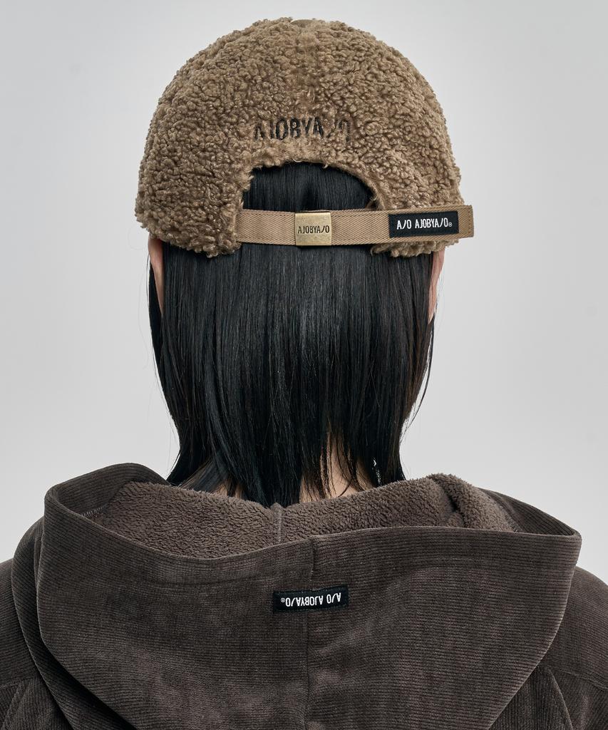 AJOBYAJO Arch Logo Fleece Cap [Camel]