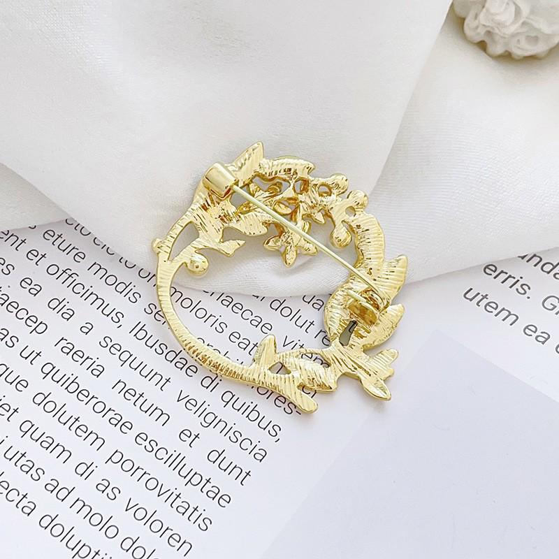 Rural Style Summer Gardenia Brooch for Women - Elegant & Trendy