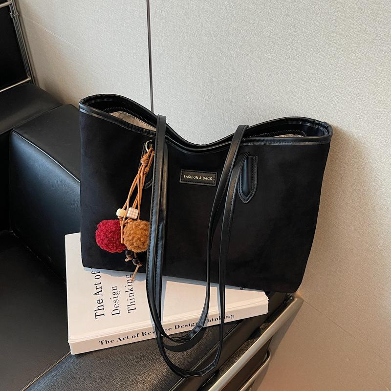 Large Capacity Suede Bag Women's Autumn and Winter 2025 New Versatile Shoulder Bag Casual Work Commuter Tote Bag