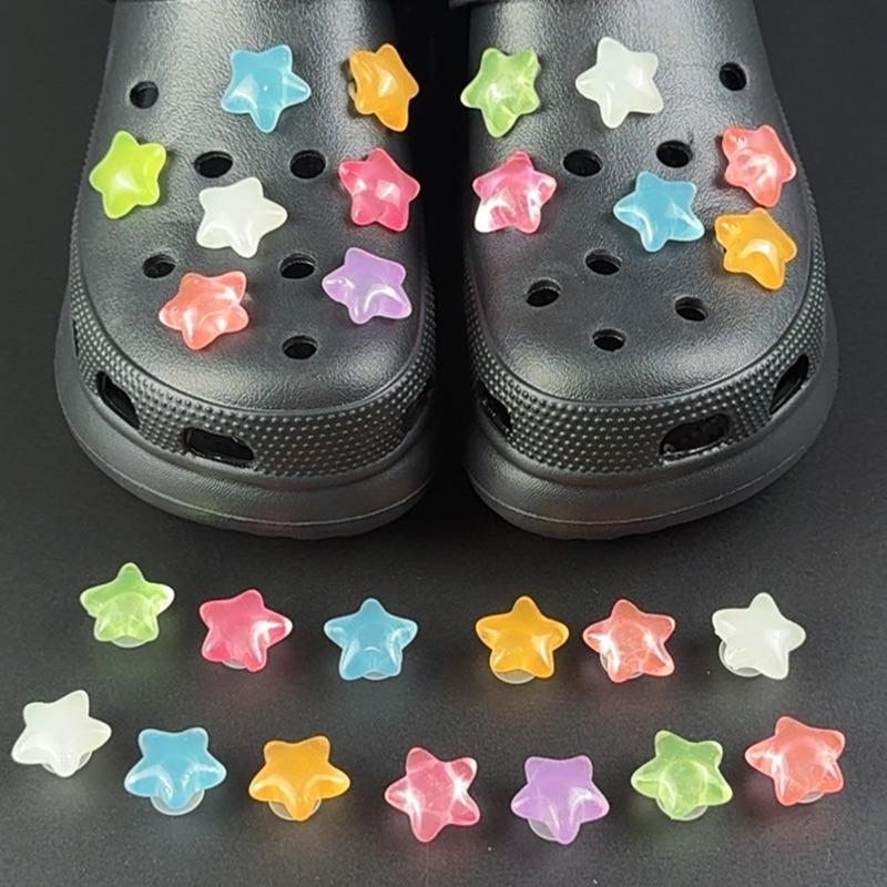 Ensemble de 13 breloques de chaussures tendance Accessoires Boucle de chaussure à trou Étoile de mer lumineuse DIY Décorations de chaussures 3D pour Bogg Bag