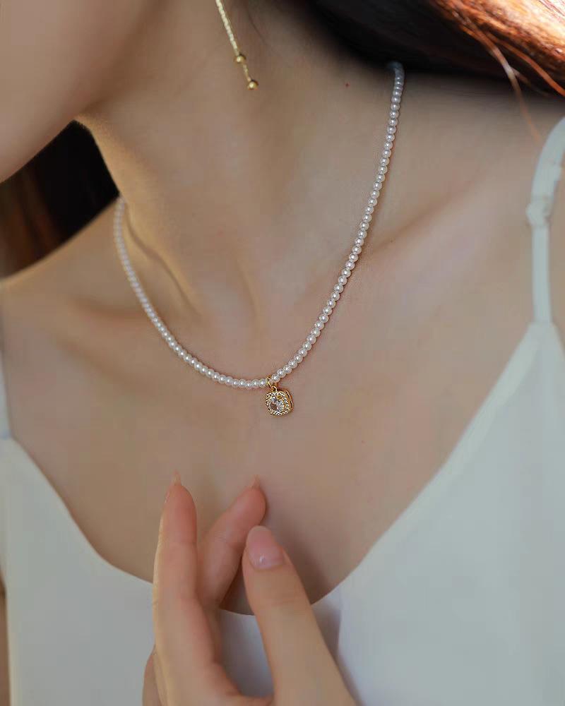 

Zircon Small Square Shijia Pearl Necklace Light Luxury French Fashion Strong Light Real Hemp Gray Millet Bead Collarbone Chain