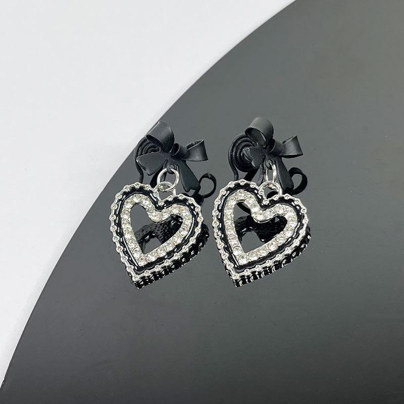 Pearl Mosquito Coil Disc Ear Clips: No-Pierce, Elegant French-Style Earrings for Women