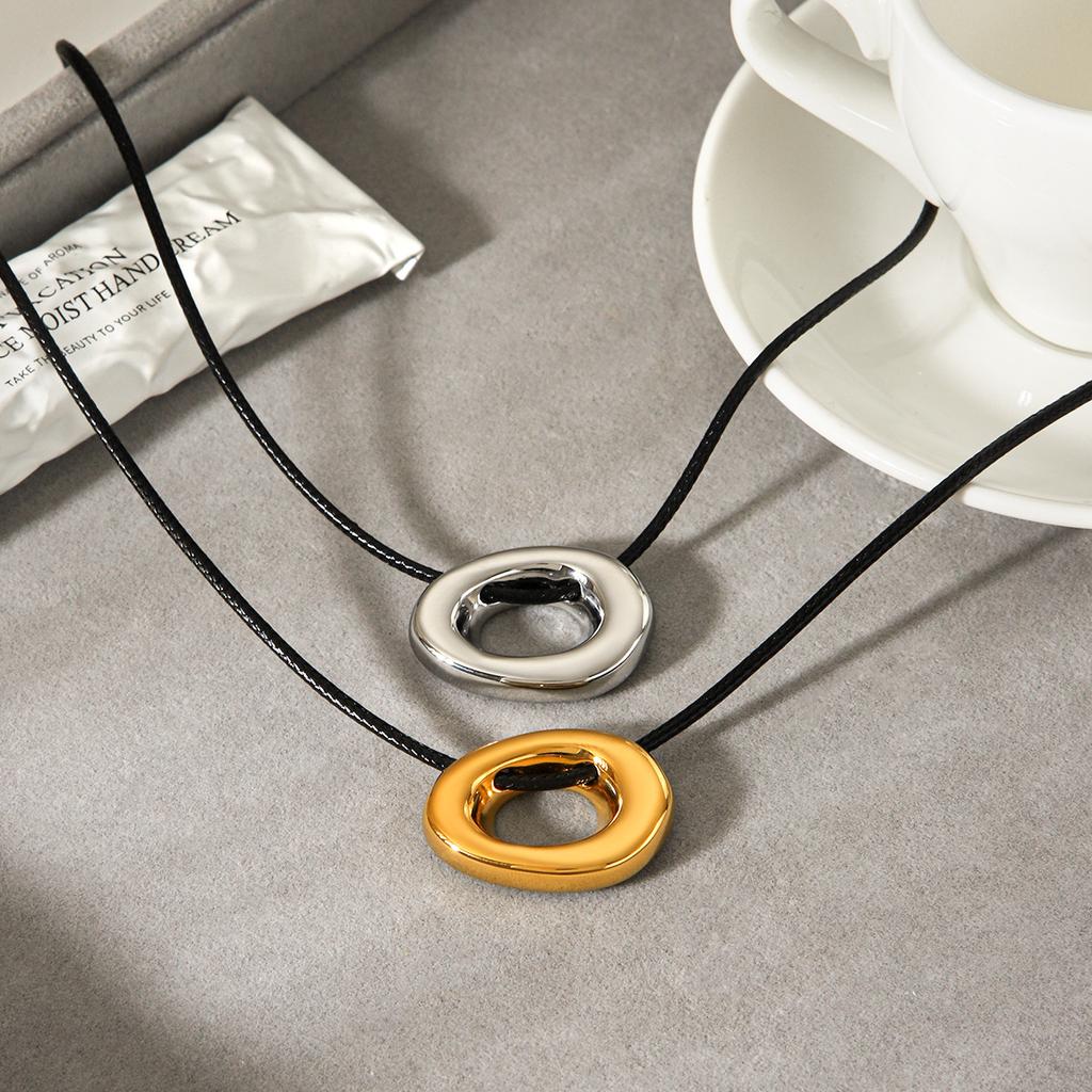 Hollow-Out Titanium Steel Collarbone Necklace Minimalist Design Pendant Long-Lasting Jewelry