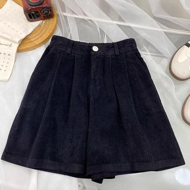 Japanese Retro Corduroy Wide-Leg Women's Shorts - Autumn/Winter 2026 Versatile Elegant Style