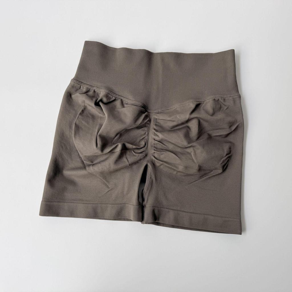 Women's High-Waist Quick-Dry Seamless Yoga Shorts with Peach-Lifting Design