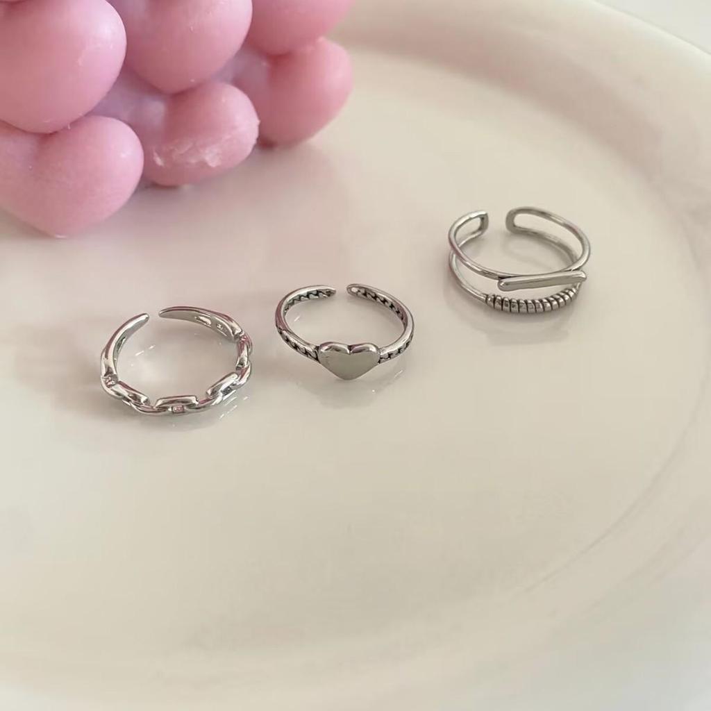 Elegant French Minimalist Heart Chain Ring Set – Personalized, Fashionable, and Versatile Open Three-Piece Design for Women.