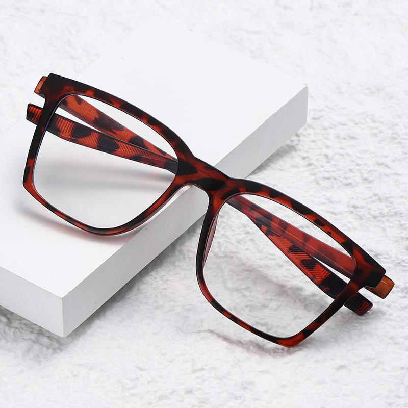 

2026 Fashion Square Frame Reading Glasses with Color-Changing Lenses - Casual, Simple Design for Daily Eye Protection