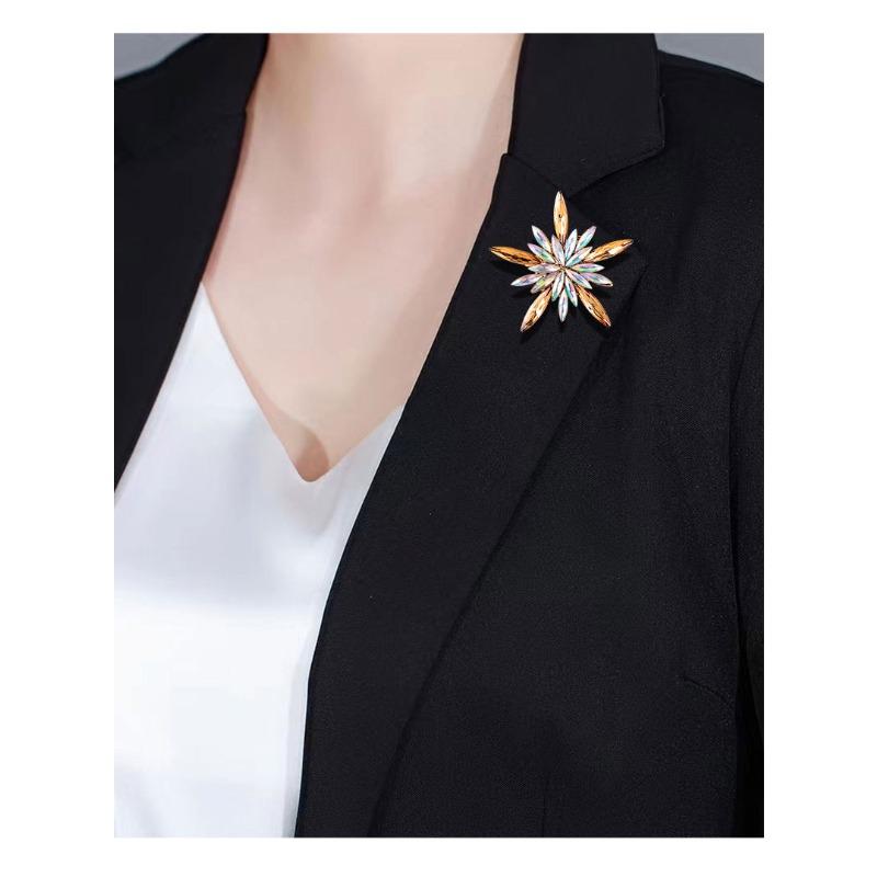 Fireworks brooch, European and American personality style, star colored diamond flower brooch, women's fashionable alloy diamond chest flower